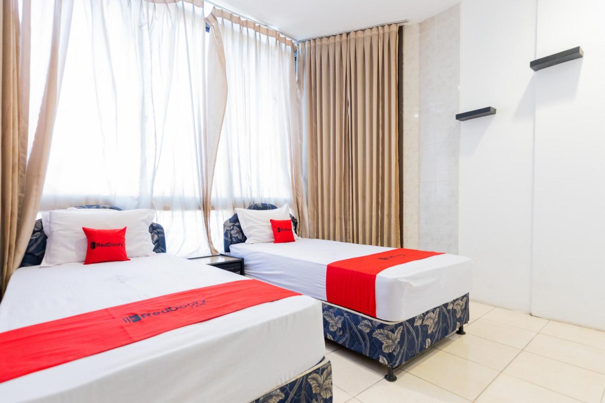 Reddoorz At Sparkling Hotel Сурабая Екстериор снимка