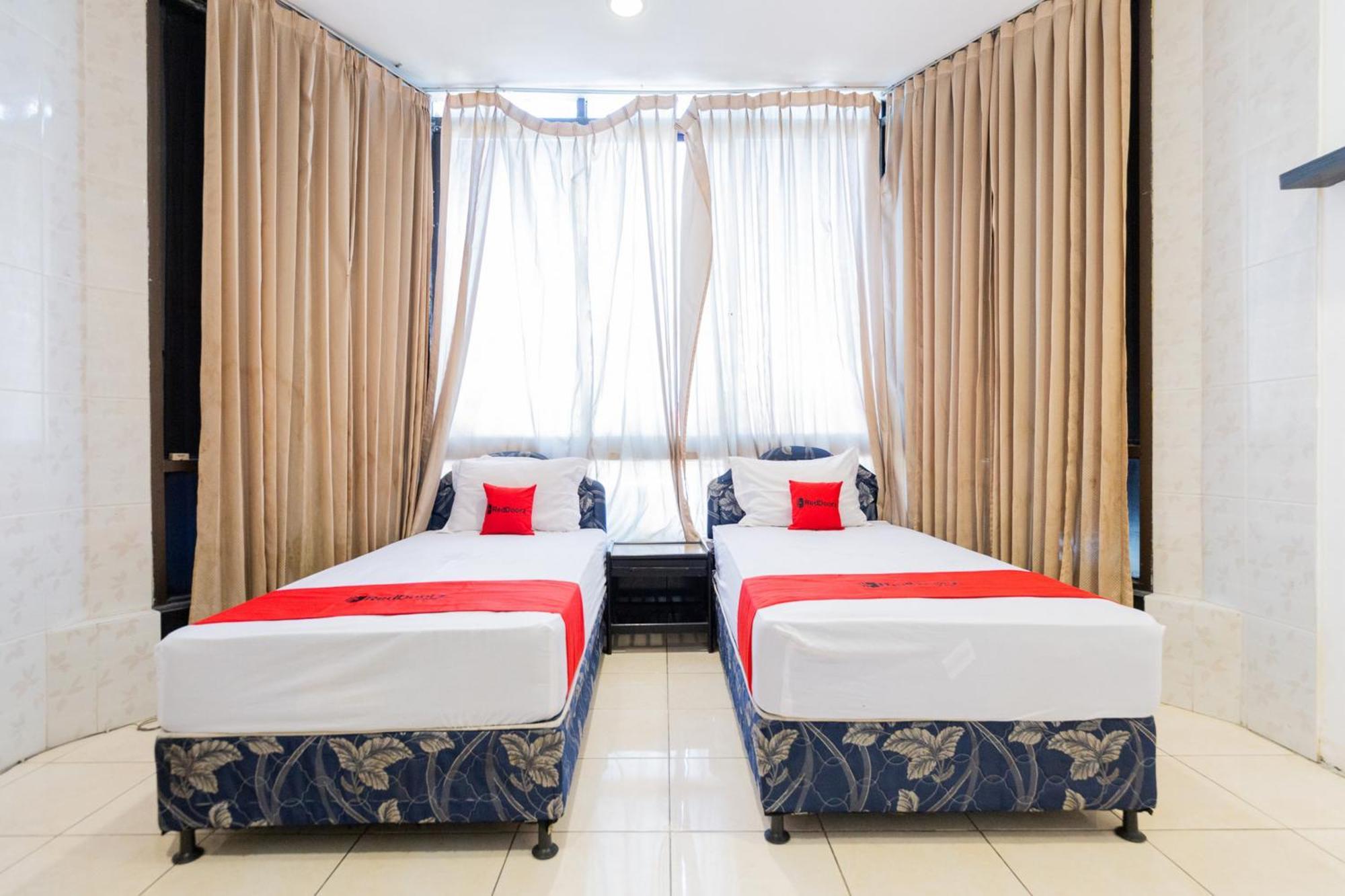 Reddoorz At Sparkling Hotel Сурабая Екстериор снимка