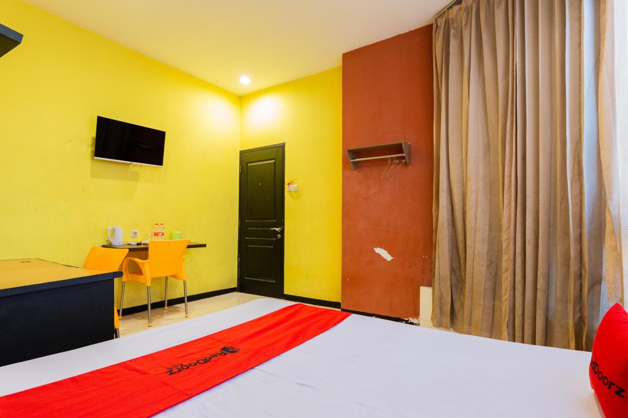 Reddoorz At Sparkling Hotel Сурабая Екстериор снимка